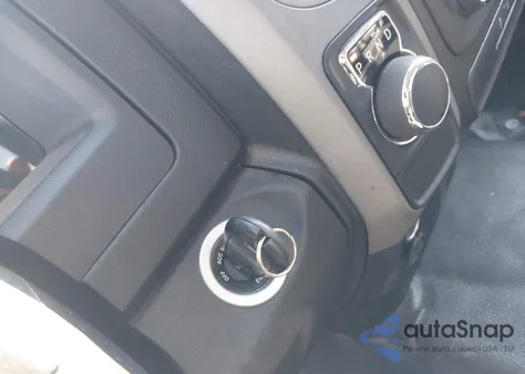 2022 Ram 1500 Classic Tradesman 4X2 8' Box from USA, damaged, VIN 3C6JR6DG5NG412610